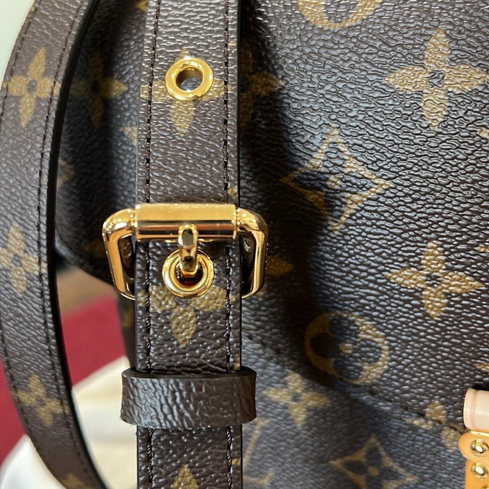 SOLD! Authentic Louis Vuitton Pochette Metis! - Picture 7 of 16